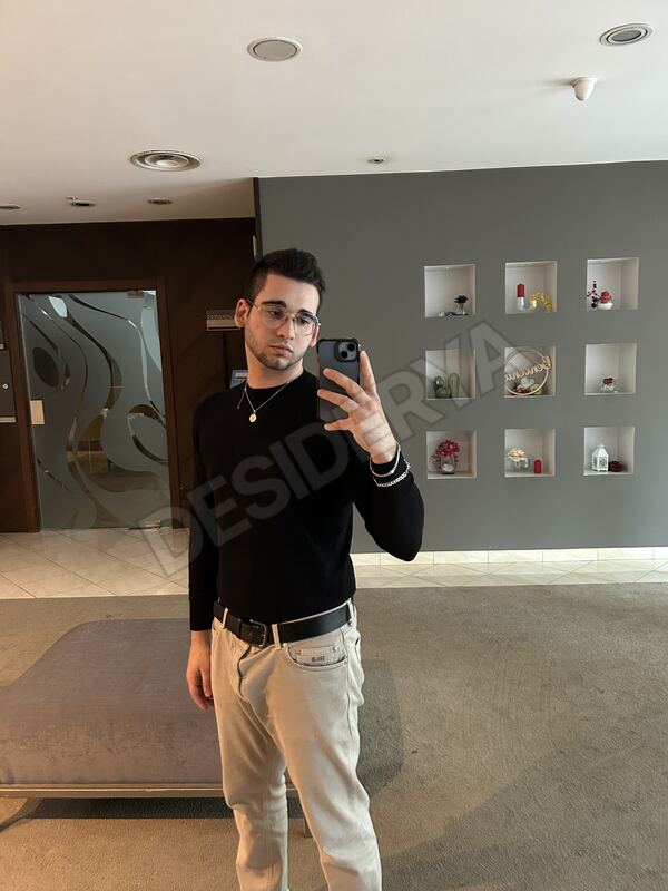 Simone0000335958699